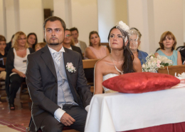 Sposi-seduti-in-Chiesa