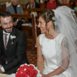 Sposi-si-guardano-sorridenti