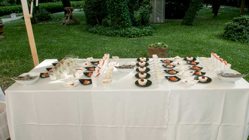 Tavolo con antipasti a Villa Rota Ravenna