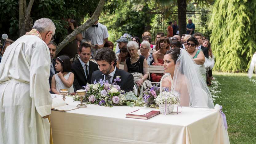 Fotoreportage di matrimonio a Borgo Fregnano con una luce splendida