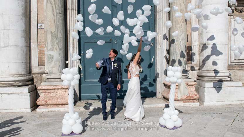 Sposi appena usciti di Chiesa e reportage matrimonio