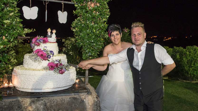 Taglio della torta nuziale di Morena e Fabio a Villa dei Cigni