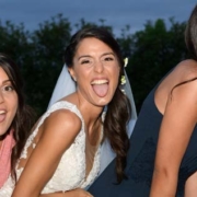 Immagini-divertenti-matrimonio-sposa-ed-amiche-che-fanno-boccacce