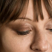 Trucco naturale occhi marroni
