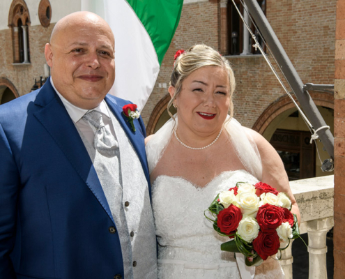 Barbara-e-Michele-sorridenti-appena-sposi-a-Ravenna