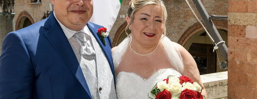 Barbara-e-Michele-sorridenti-appena-sposi-a-Ravenna