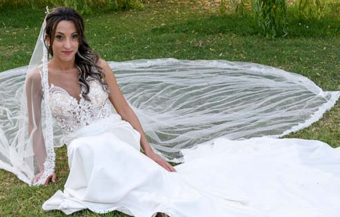 donna in abito da sposa