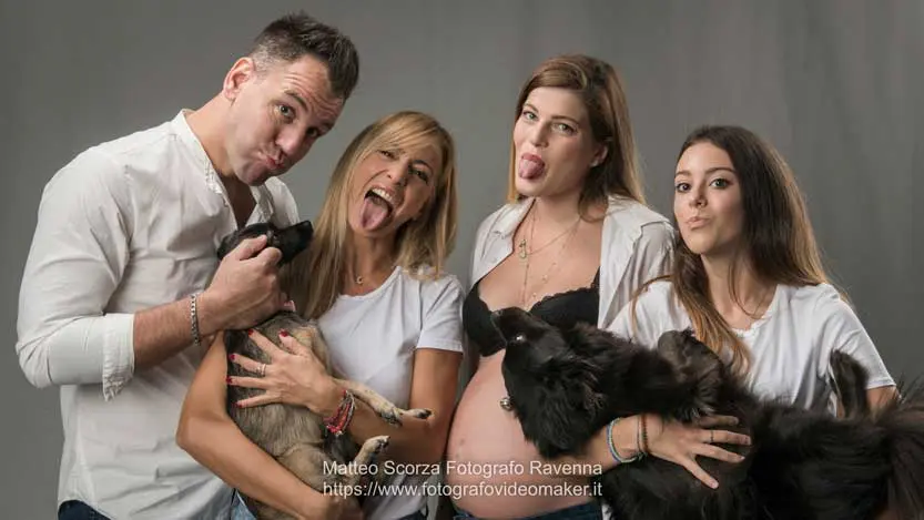 servizio-fotografico-gravidanza con zia e cugna e pelosetti