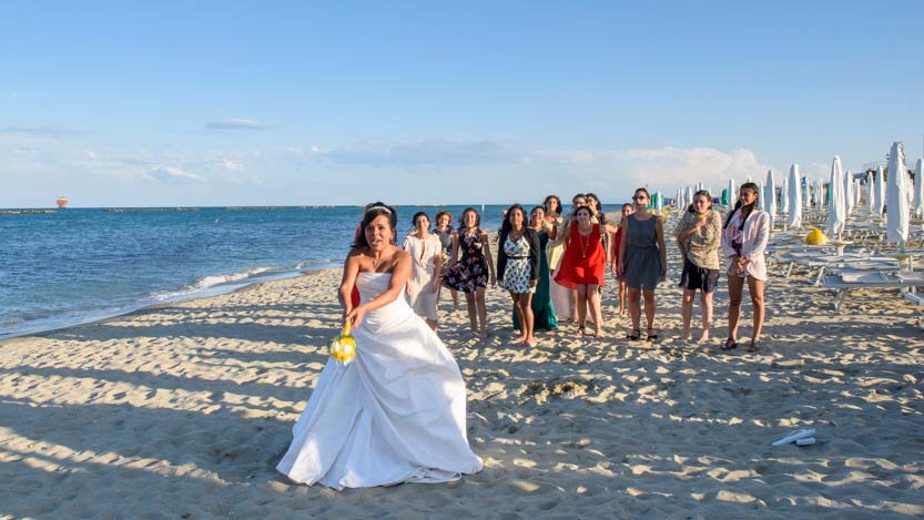 Location matrimonio lancio Bouquet con luce serale
