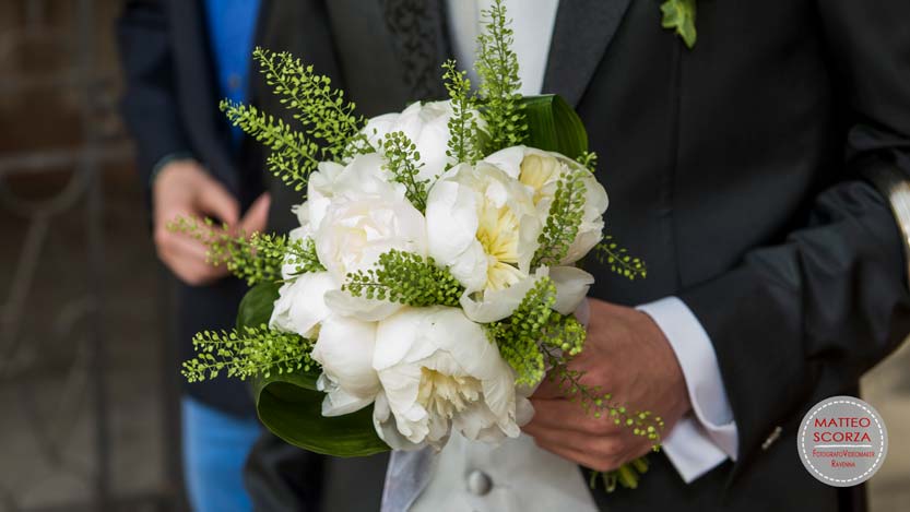 Bouquet da sposa con peonie