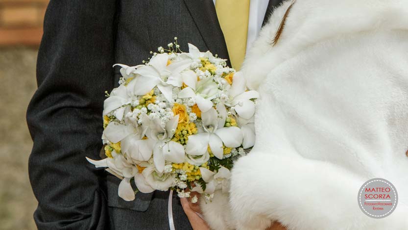 Sposi con bouquet di orchidee