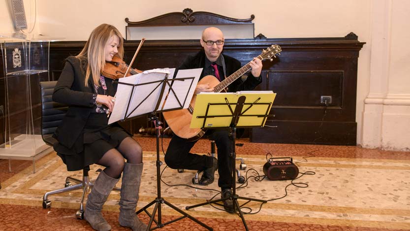 Musica-matrimonio-civile-duo-con-chitarra-e-violino