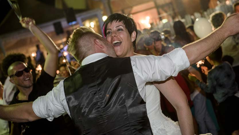 Sposi-mentre-ballano-musica-rock