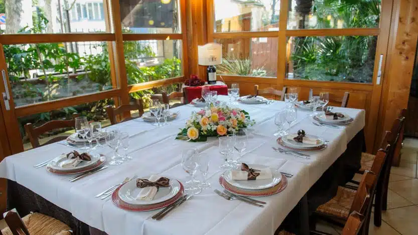 Matrimonio low cost tavolo per pochi intimi