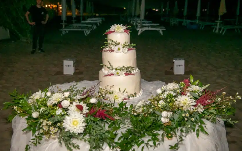 Torta-nuziale-spiaggia-BBK