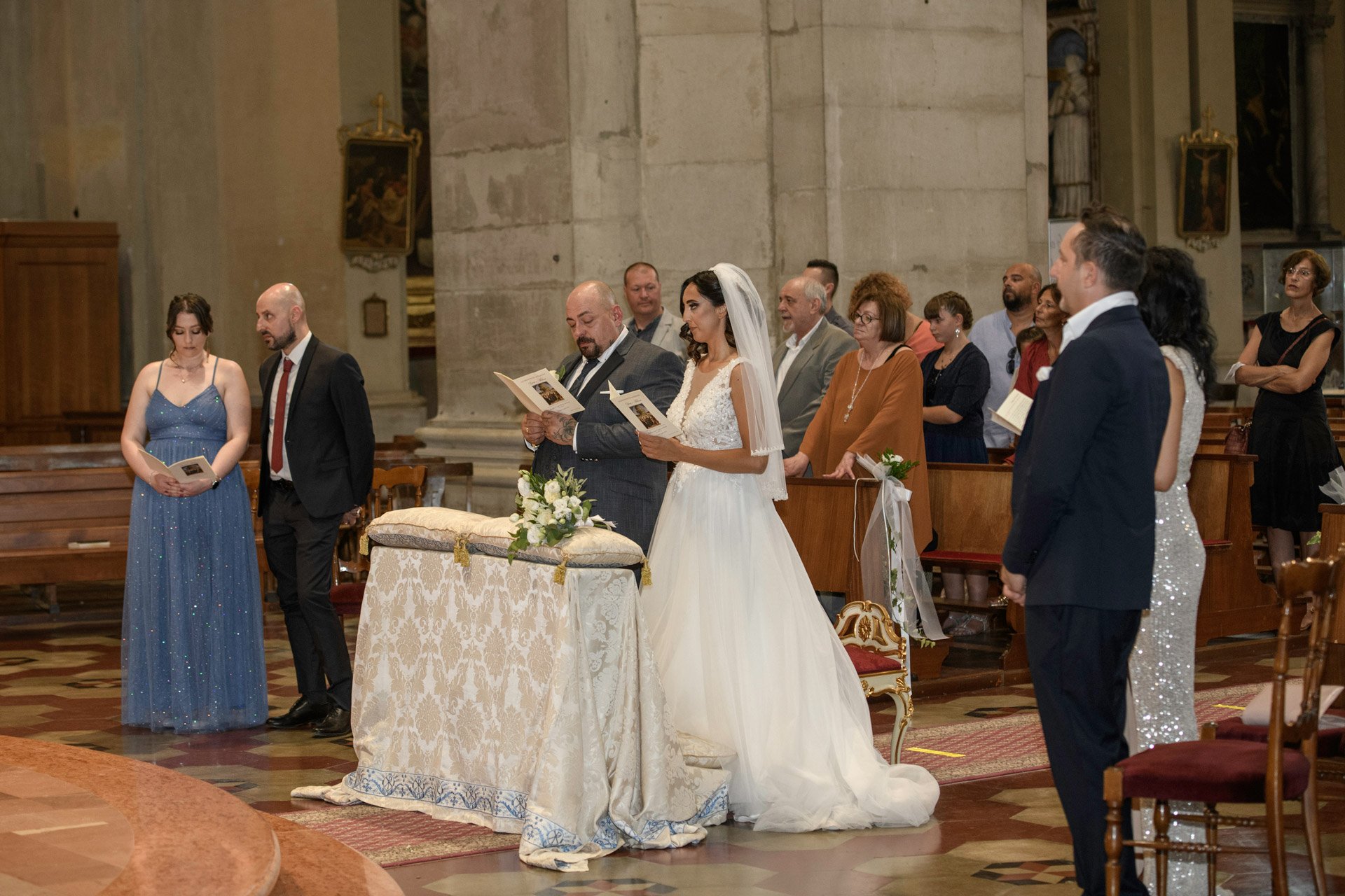 Sposi davanti altare S.M.in Porto Ravenna