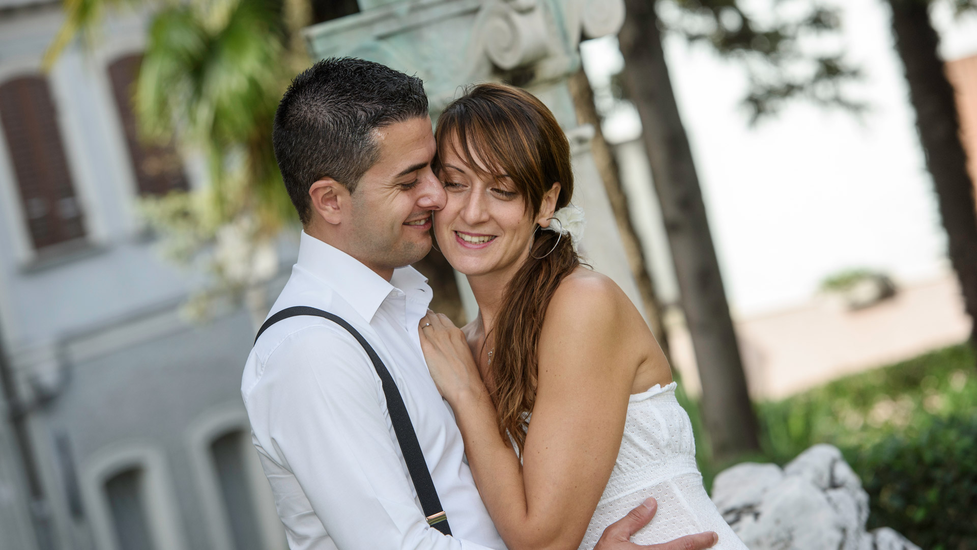 Foto-prematrimonio-sposi-abbracciati