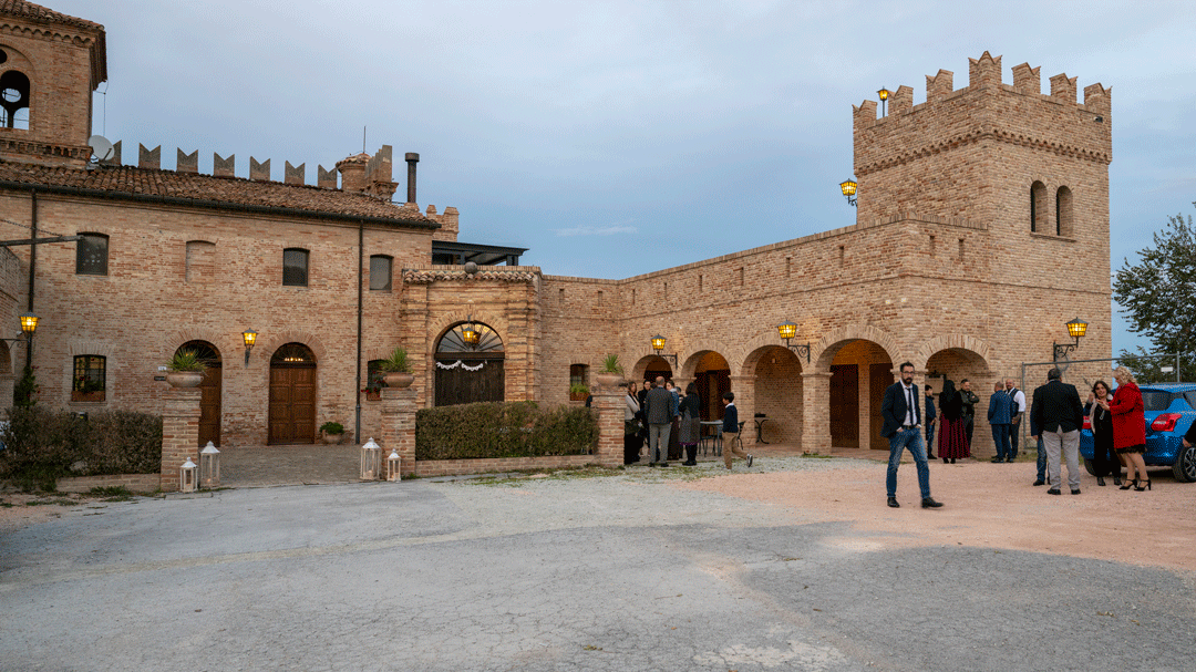 Castello Ristorante a Montiano vista esterna della corte