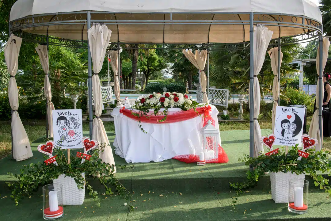 Villa le Palme Solarolo tavolo sposi in giardino