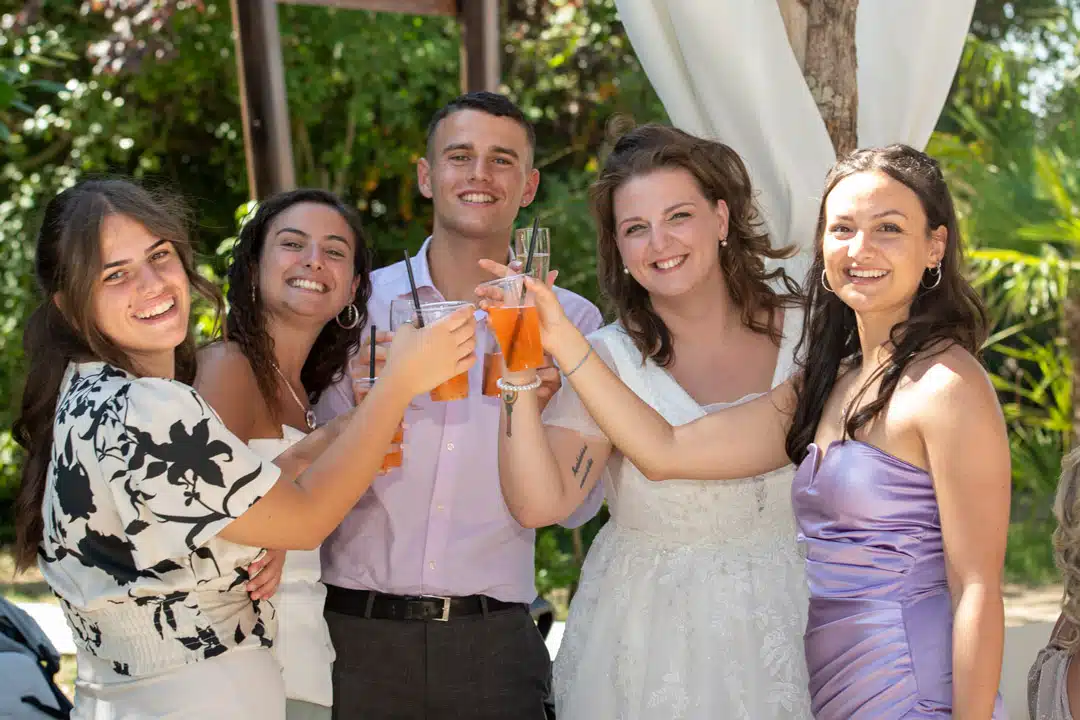 Aperitivo sposa ed amici