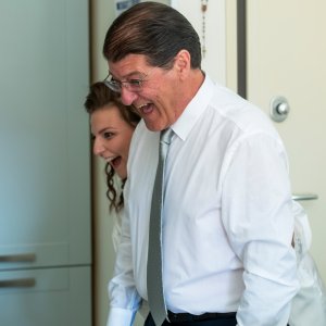 Babbo-e-figlia-sorridono