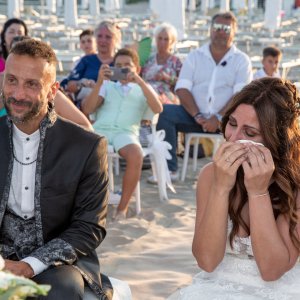Reporgtage-matrimoniale-sposa-si-asciuga-lacrime