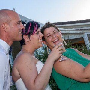 Reportage matrimoni selfie sposa con fratello e sorella